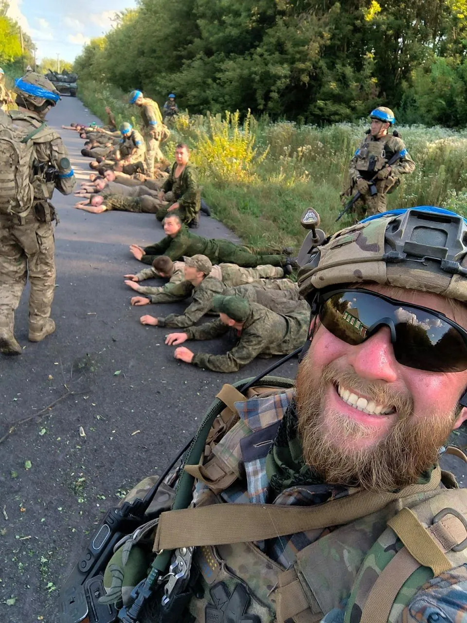 Rusia despliega reclutas sin entrenamiento en Kursk para frenar el avance ucraniano, poniendo en peligro a jóvenes soldados sin experiencia.