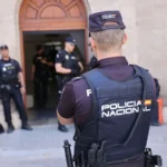 La Policía detiene en Menorca a un marroquí acusado de agredir sexualmente a una mujer en la calle. Investigación en curso.