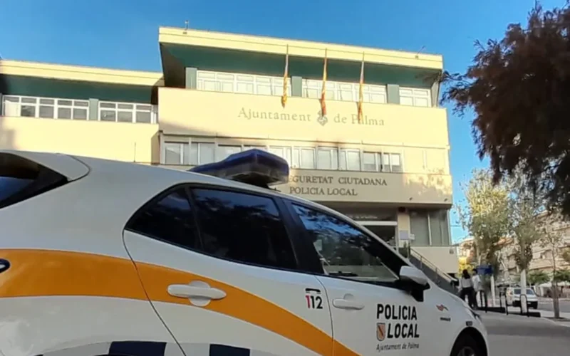 Postrado durante días, un hombre de 64 años es rescatado por la policía local en Palma