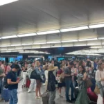 ¡Caos total en Atocha! Retrasos de hasta 4 horas en trenes de alta velocidad el 18 de agosto de 2024. Avería afectó a decenas de pasajeros.