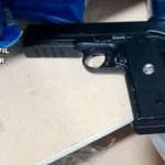 La Guardia Civil interviene un arma simulada en un local de ocio de la Colonia de San Jordi y detecta numerosas infracciones.