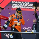 Piastri vence a Leclerc en Azerbaiyán para su segunda victoria del año. Checo y Sainz protagonizan un accidente que arruina el podio del español.