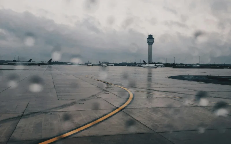 Los aeropuertos de Baleares sufren retrasos generalizados por el mal tiempo