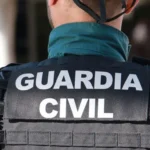 Hallan un cadáver en un coche quemado en Llucmajor, Mallorca. La Guardia Civil investiga las causas del suceso.