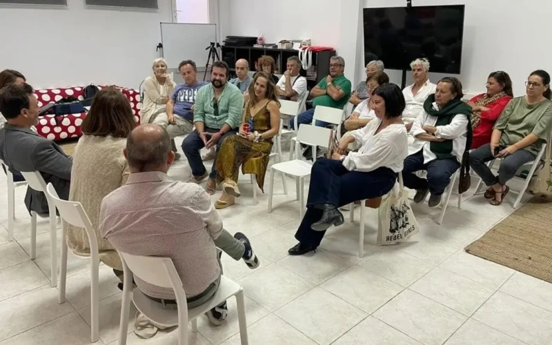 ‘Éxito rotundo’ de Armengol en Formentera: apenas 16 asistentes en su reunión con el PSOE local