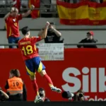 España vence a Dinamarca 1-0 en la Nations League con gol de Zubimendi y lidera su grupo, a un paso de los cuartos de final.