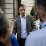 Íñigo Errejón dimite en medio de acusaciones de acoso machista. El portavoz de Sumar anuncia su salida de la política alegando motivos personales y de salud mental.