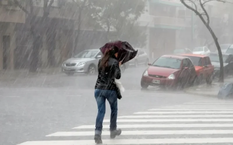 Alerta Meteorológica en Baleares: Aviso Naranja por Lluvias y Tormentas para el Viernes