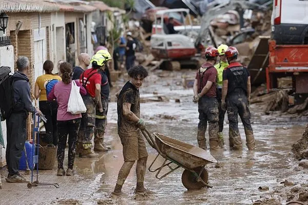 Alerta roja por lluvias en Valencia: instan a los vecinos a regresar a casa