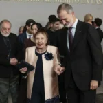 Gemma Cuervo recibe la Medalla de Oro al Mérito en Bellas Artes, emocionando al público y con el apoyo de la reina Letizia. Un merecido homenaje.