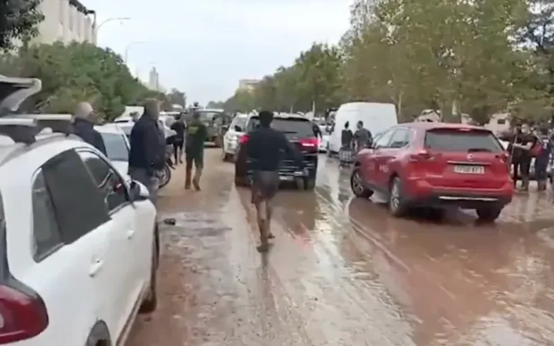 Aparecen nuevas imágenes del ataque al vehículo de Pedro Sánchez en Valencia