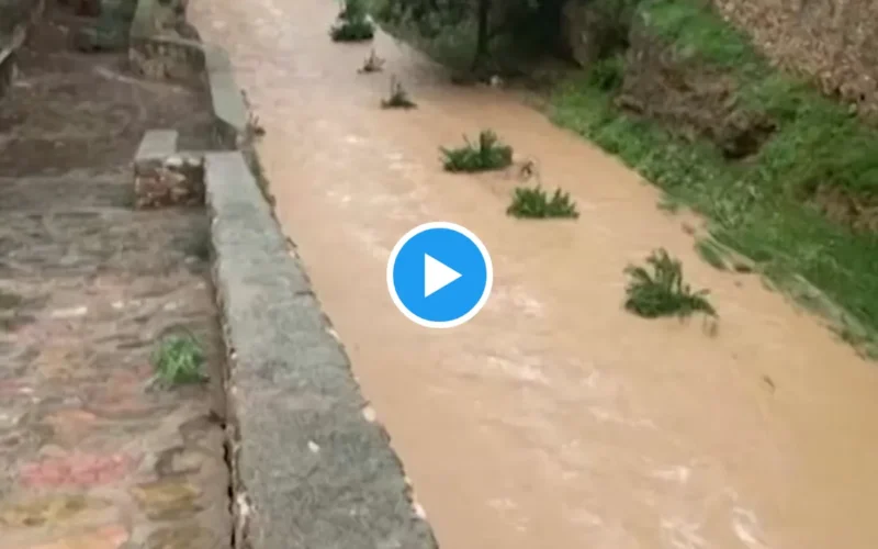 Rafael Navarro capta la crecida de la rambla de Poio durante la tormenta del 29 de octubre