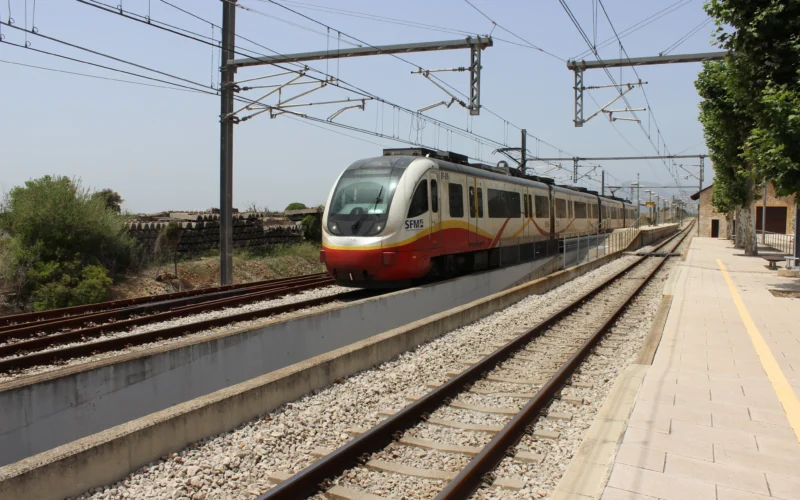 Un hombre fallece en la estación de tren de Pont d’Inca Nou