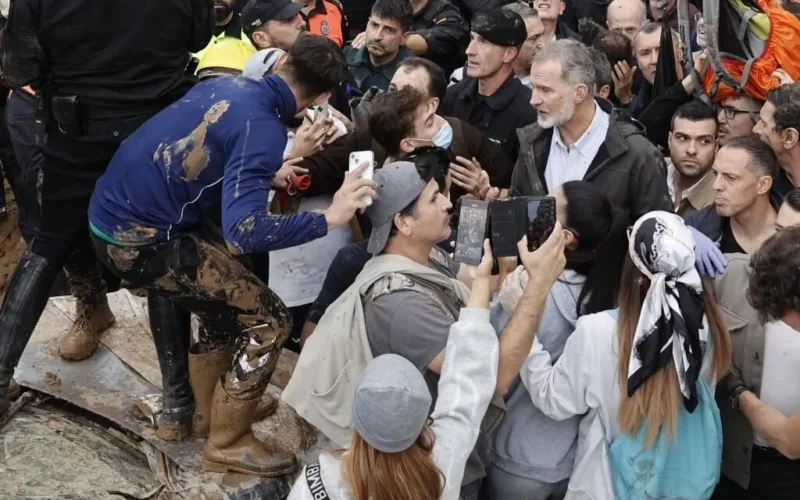 El rey Felipe VI preside el Comité de Crisis por la DANA para coordinar la respuesta al temporal