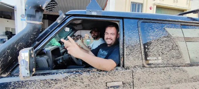 Los grupos de 4x4 fueron los primeros en llevar ayuda a Valencia tras la riada, repartiendo agua, comida y retirando coches bloqueados.