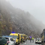 La autopista A-66 León-Asturias cerrada en el Huerna por desprendimientos masivos. Tráfico desviado por el puerto de Pajares.