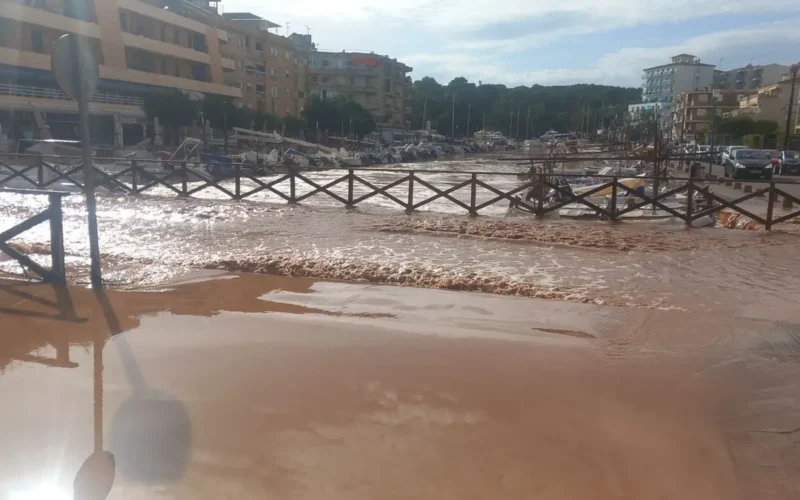 El torrente de Porto Cristo se desborda por las intensas lluvias