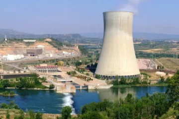 La desconexión de una nuclear obliga a la gran industria a parar máquinas durante dos días