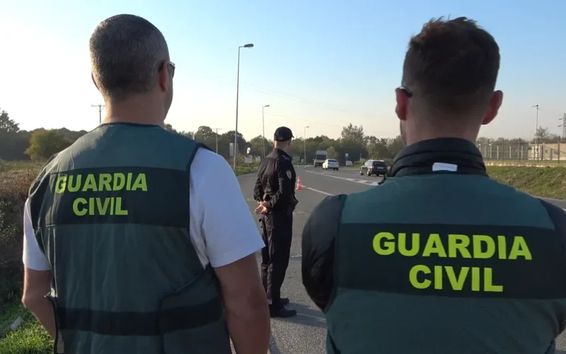 Tres detenidos en Mallorca tras una operación de la Guardia Civil contra robos en viviendas habitadas. Recuperados objetos robados y desarticulado un grupo criminal.