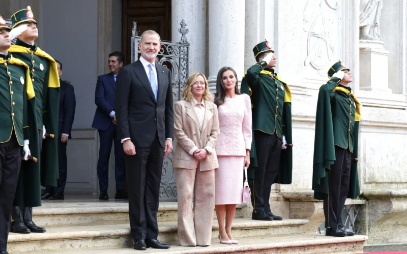 El Rey Felipe VI, en el Parlamento italiano, alerta sobre "un peligroso deslizamiento hacia lo incierto" y aboga por defender la democracia y los valores europeos.